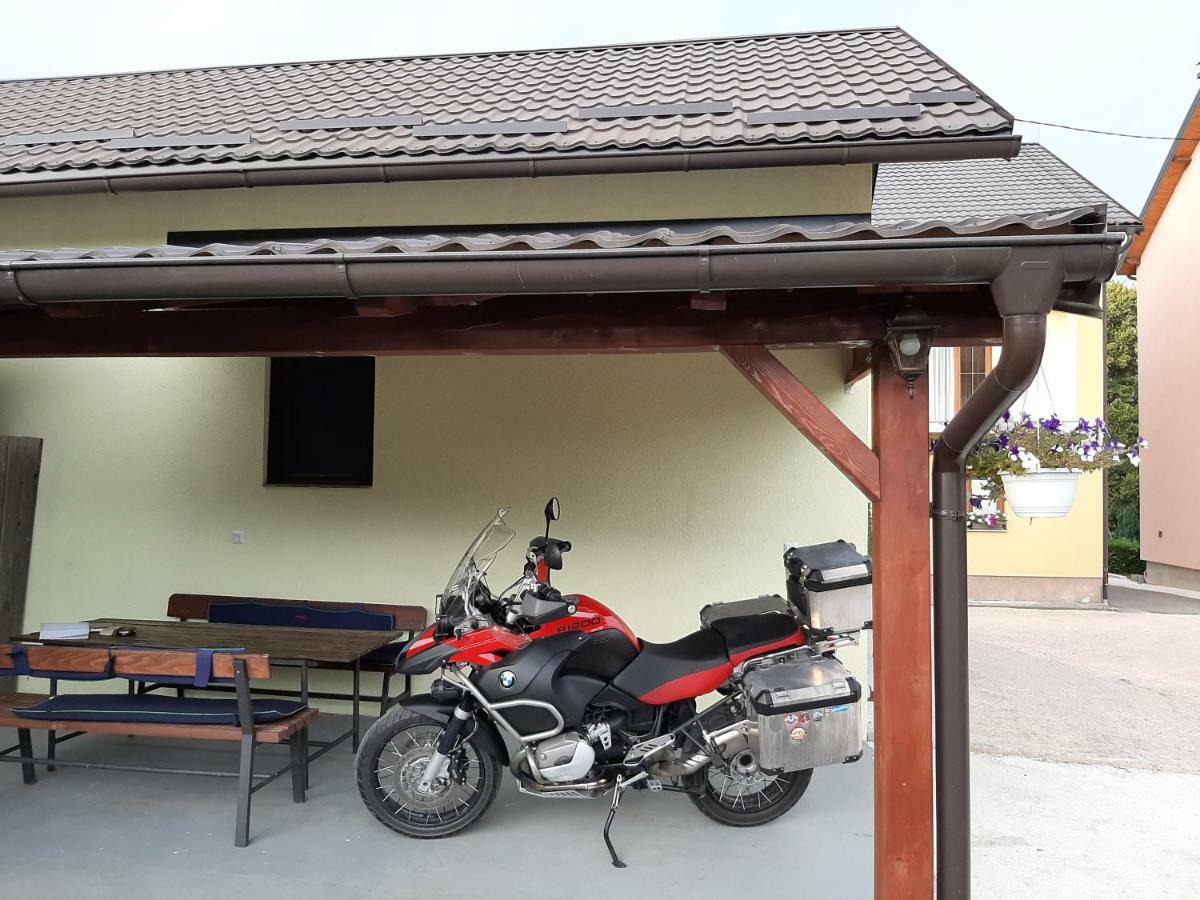 Guesthouse Mario Korenica Exterior photo